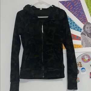 Lululemon GREEN CAMO fitted zip up